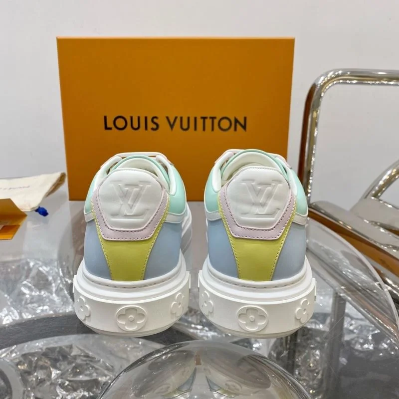 Louis Vuitton Low Shoes Trendsetting 31206