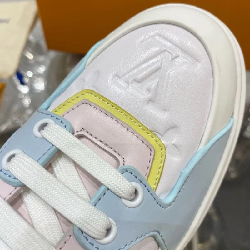 Louis Vuitton Low Shoes Trendsetting 31206