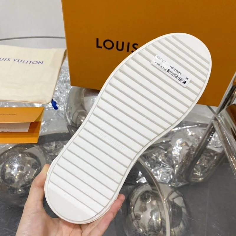 Louis Vuitton Low Shoes Trendsetting 31206