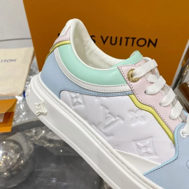 Louis Vuitton Low Shoes Trendsetting 31206