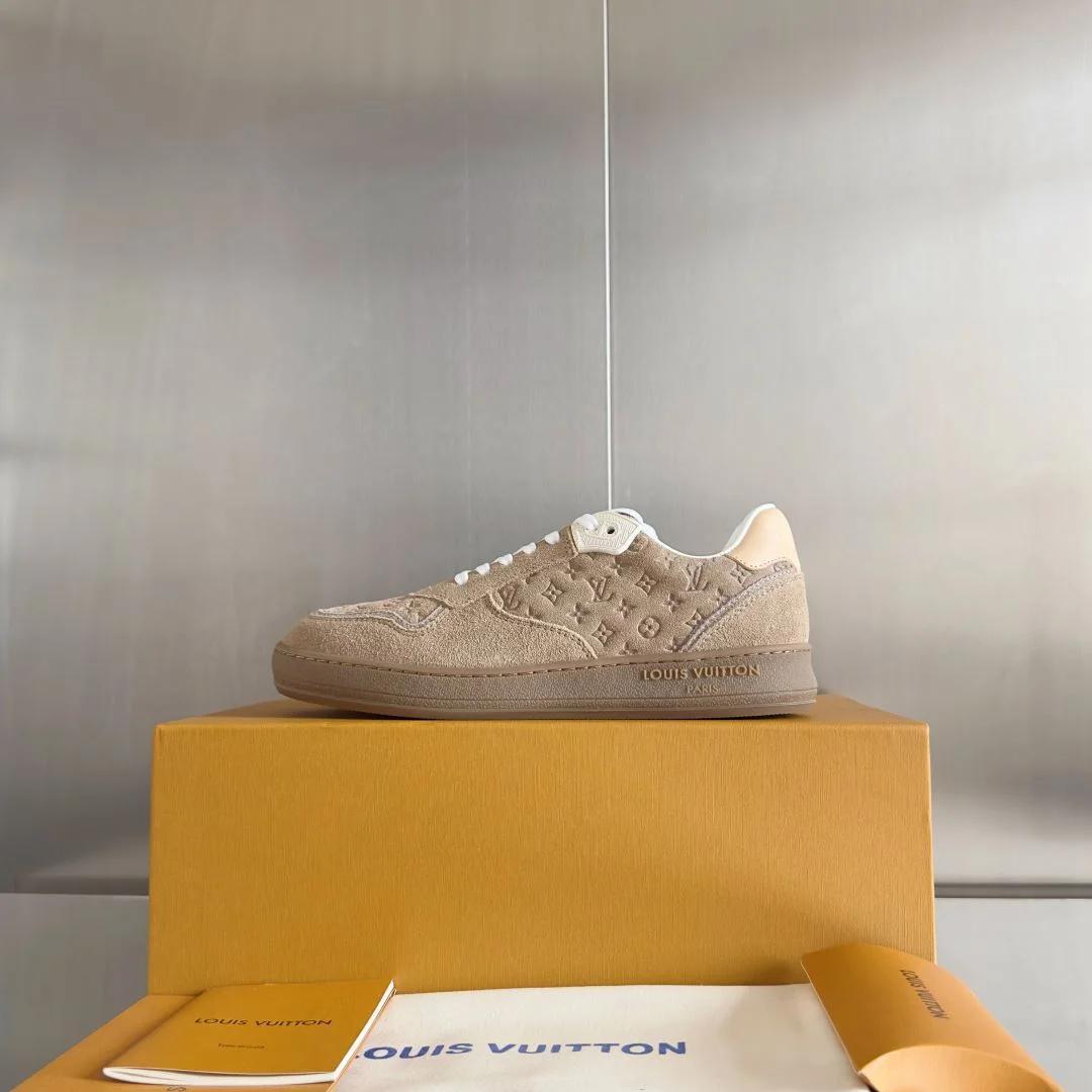 Louis Vuitton Low Shoes Lightweight 31197