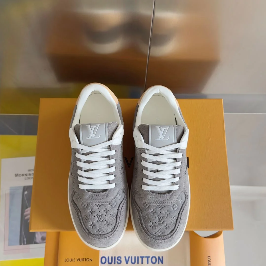 Minimalist Louis Vuitton Low Shoes 31218