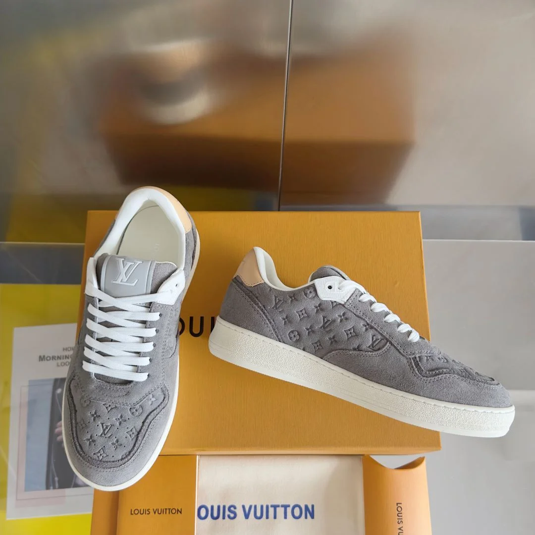 Minimalist Louis Vuitton Low Shoes 31218