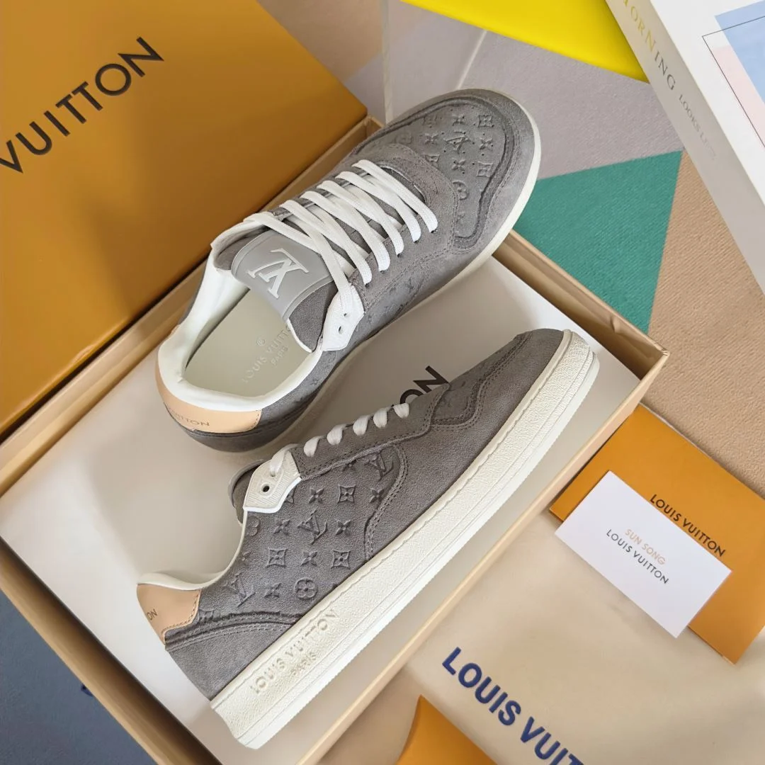 Minimalist Louis Vuitton Low Shoes 31218
