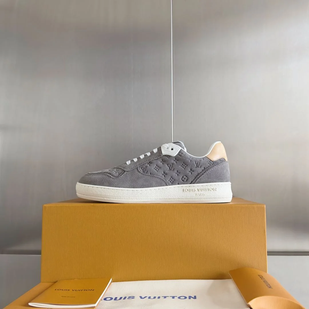 Minimalist Louis Vuitton Low Shoes 31218