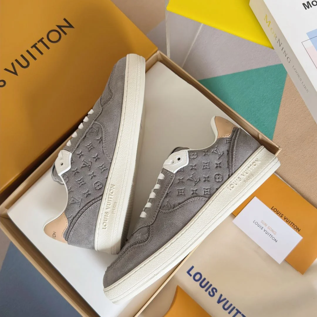 Minimalist Louis Vuitton Low Shoes 31218