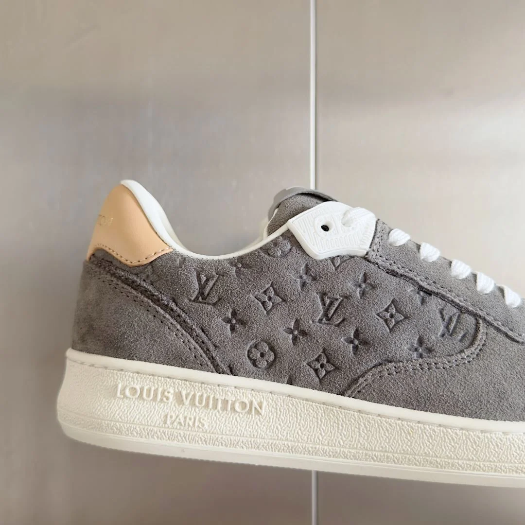 Minimalist Louis Vuitton Low Shoes 31218