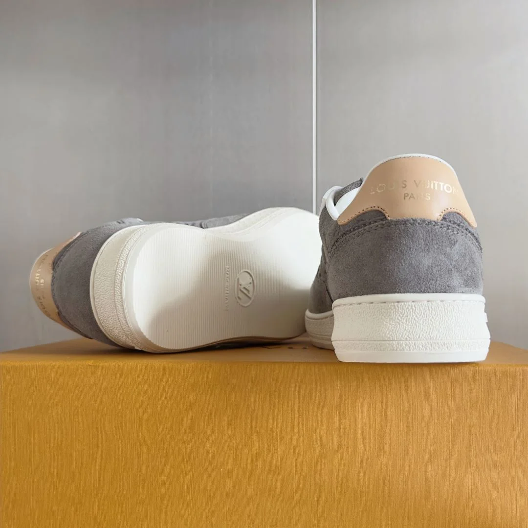 Minimalist Louis Vuitton Low Shoes 31218
