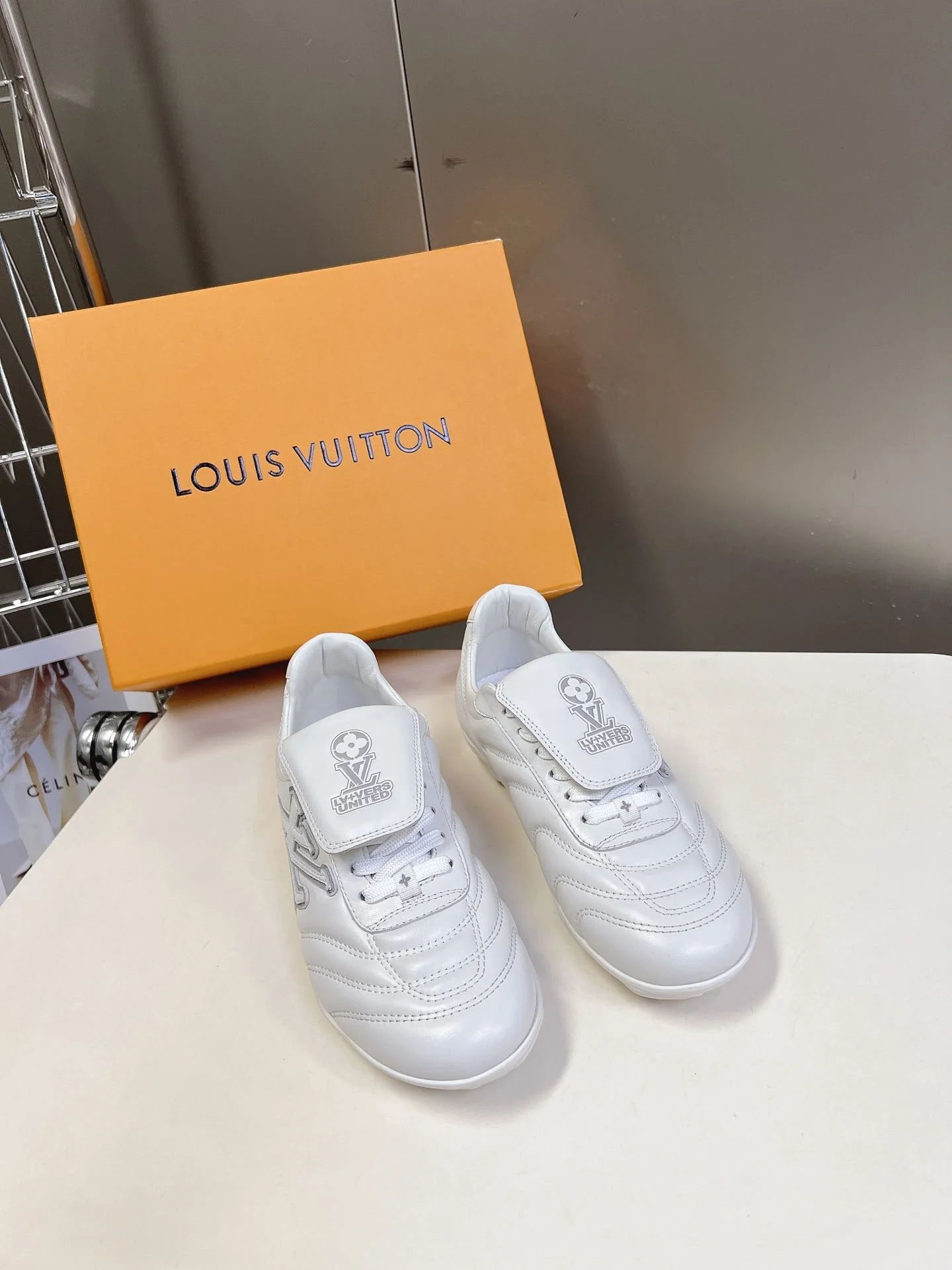 Louis Vuitton Low Shoes Effortless 31226