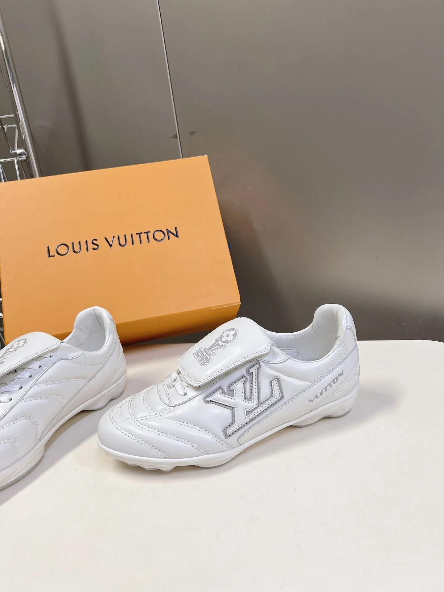 Louis Vuitton Low Shoes Effortless 31226