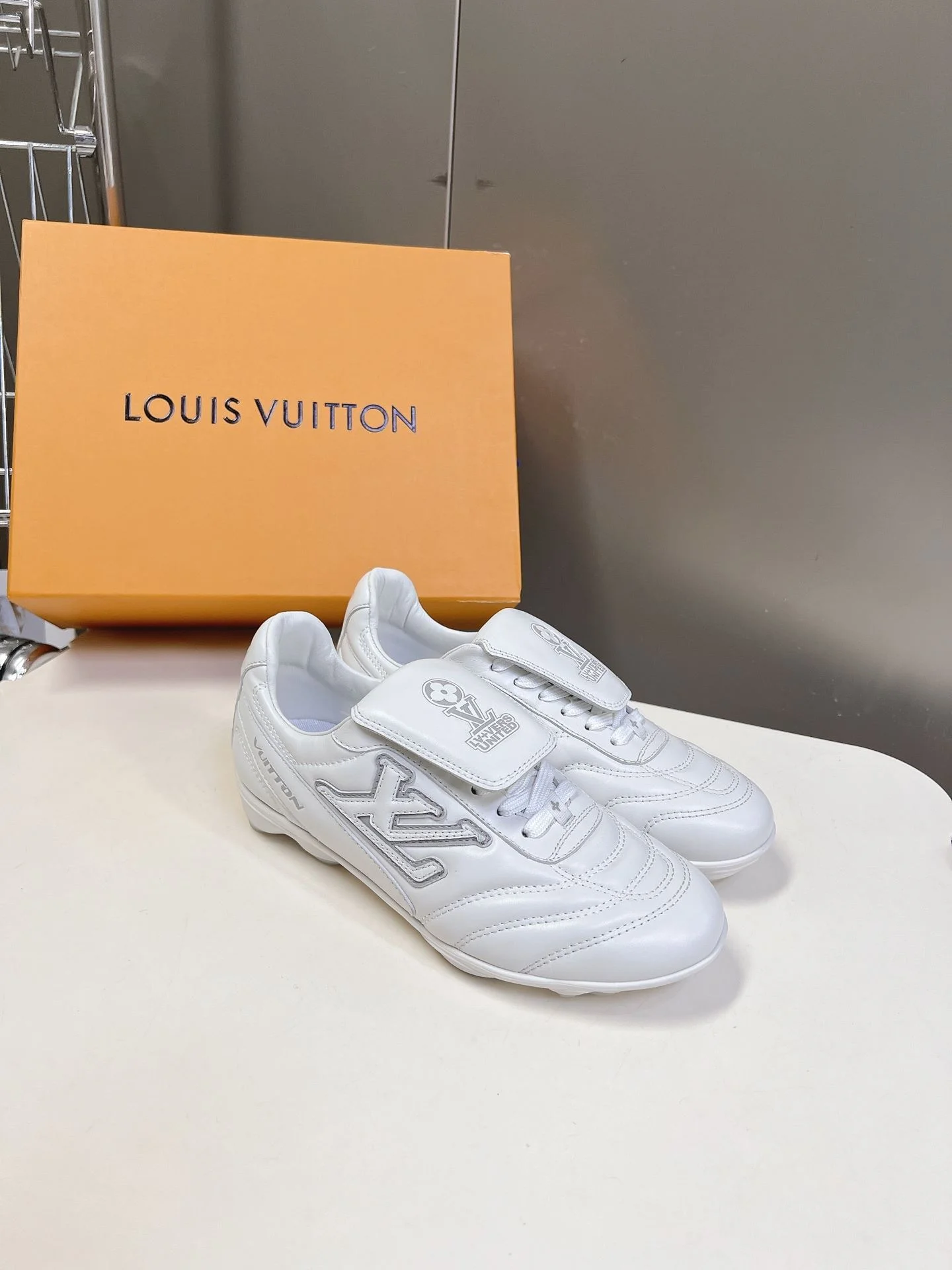 Louis Vuitton Low Shoes Effortless 31226