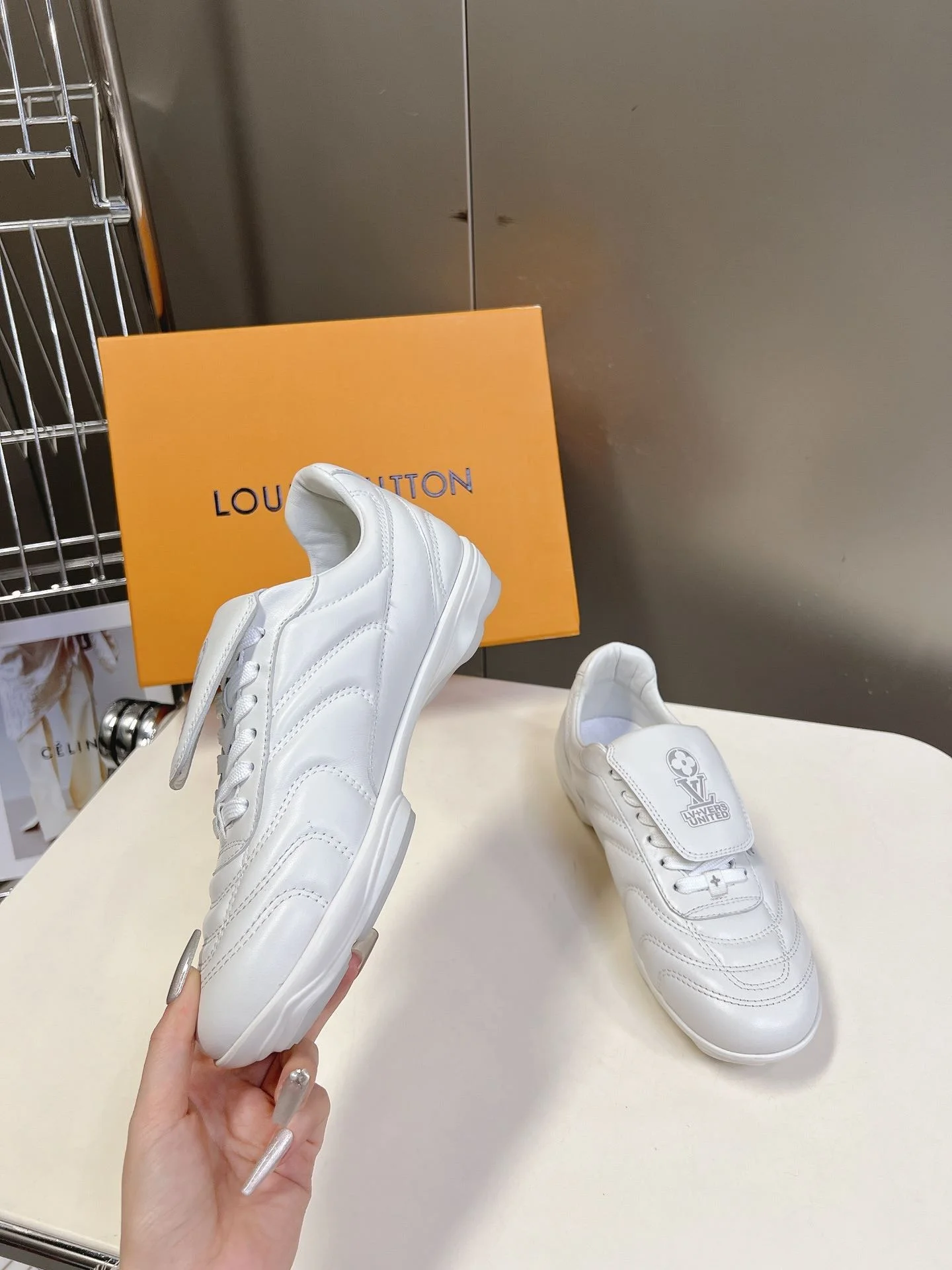 Louis Vuitton Low Shoes Effortless 31226