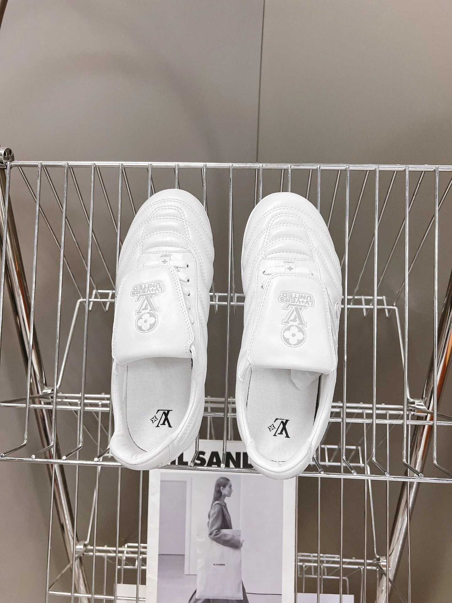 Louis Vuitton Low Shoes Effortless 31226