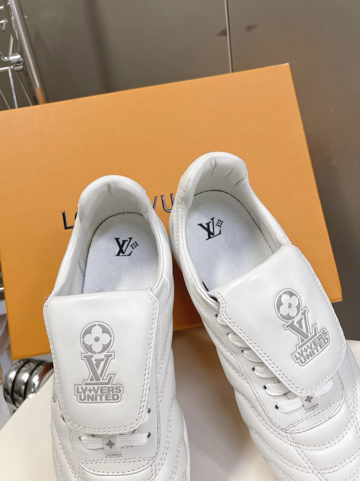 Louis Vuitton Low Shoes Effortless 31226