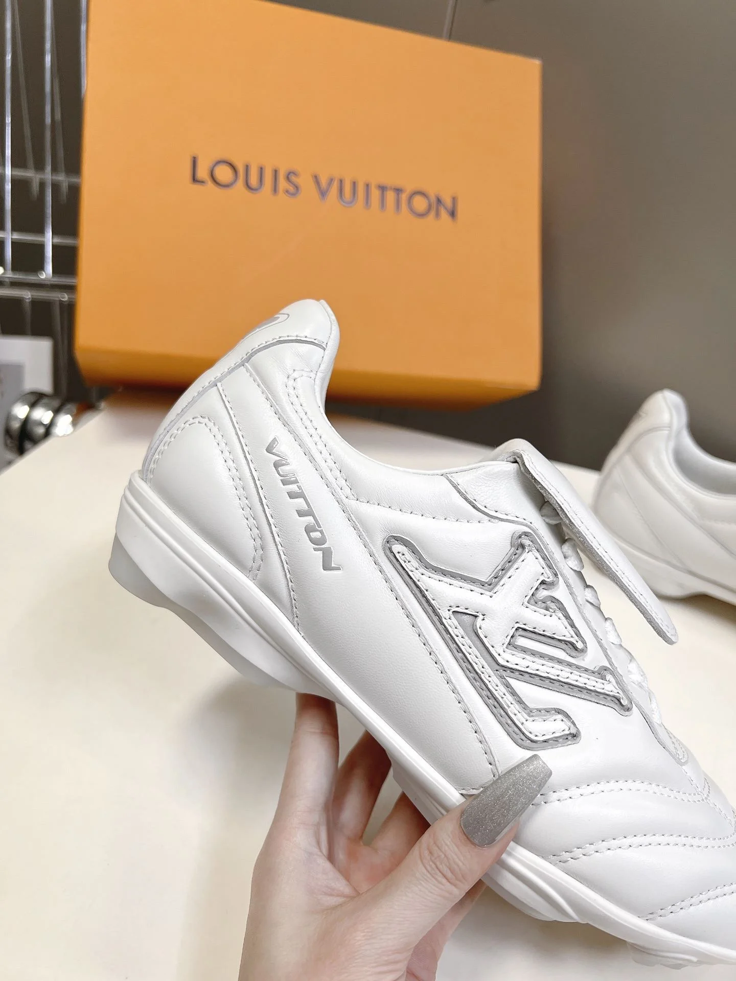 Louis Vuitton Low Shoes Effortless 31226