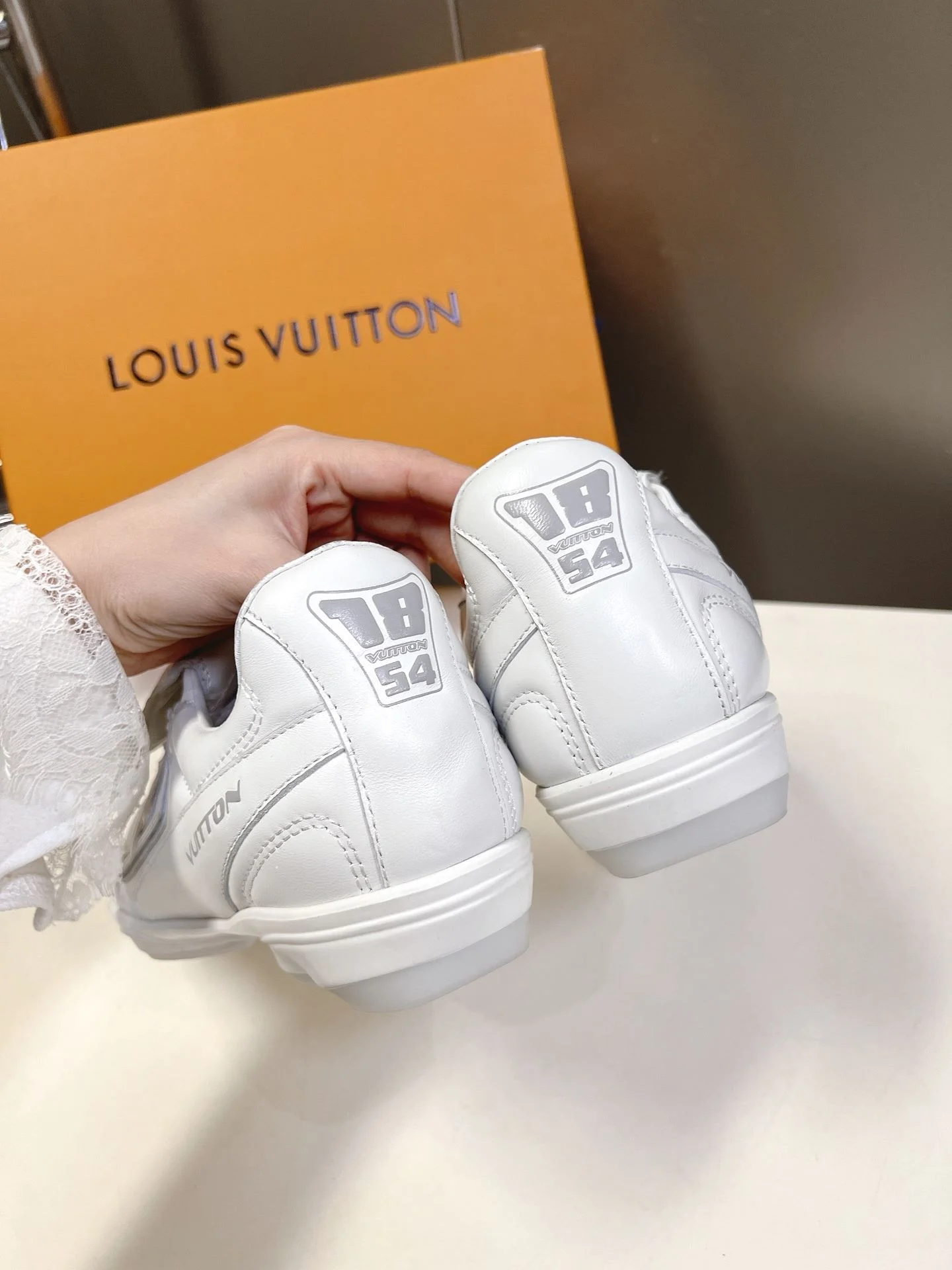 Louis Vuitton Low Shoes Effortless 31226