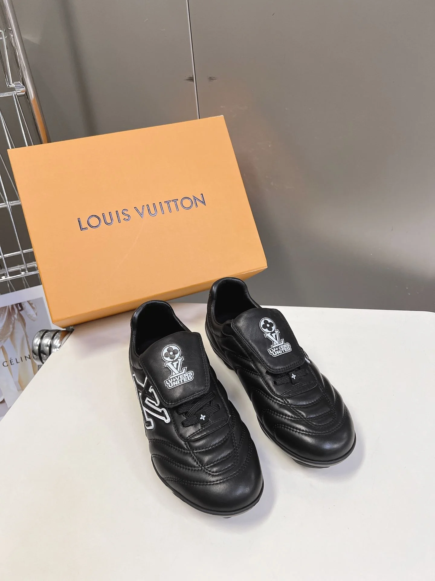 Louis Vuitton Low Shoes EyeCatching 31222