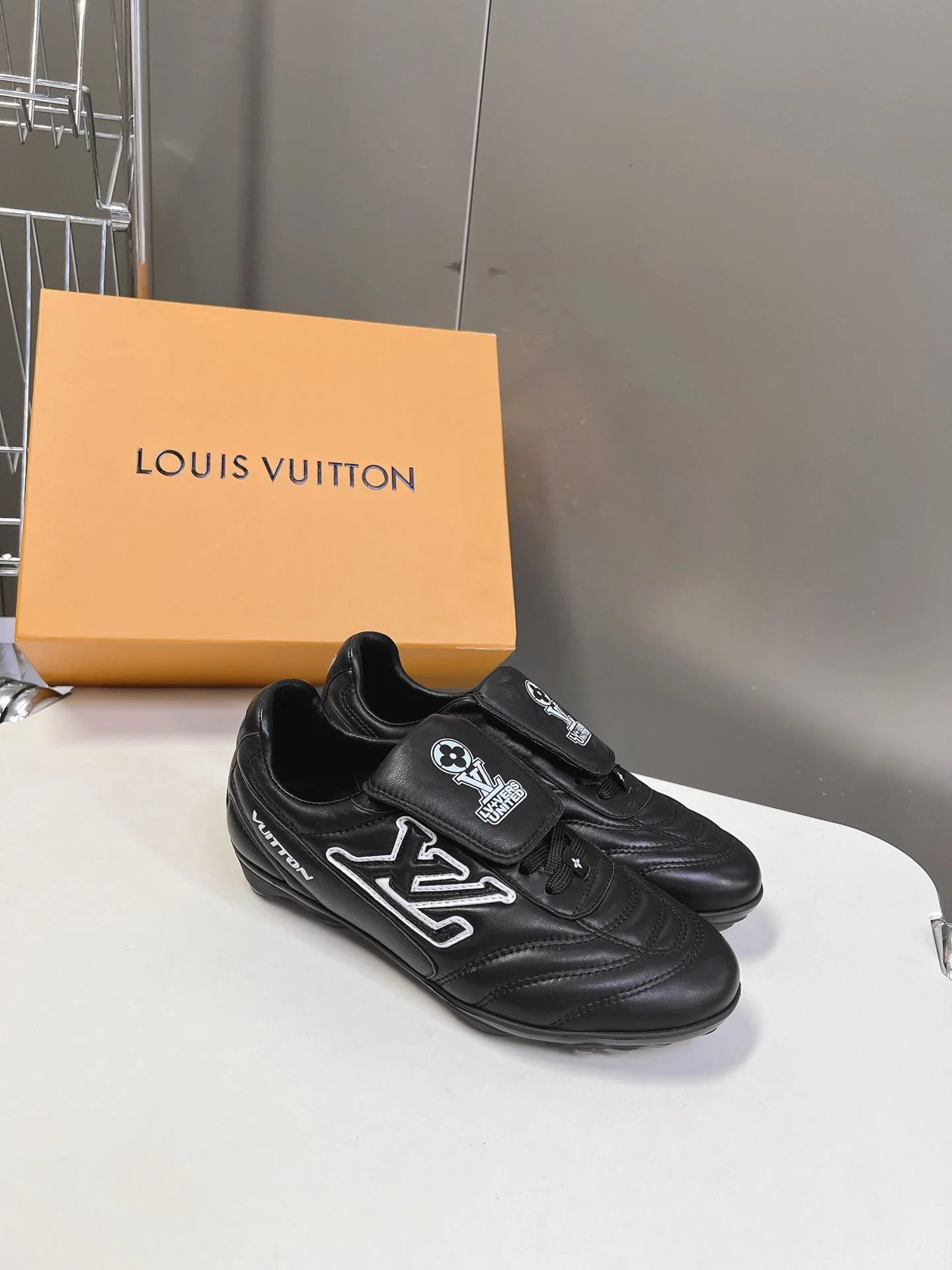 Louis Vuitton Low Shoes EyeCatching 31222