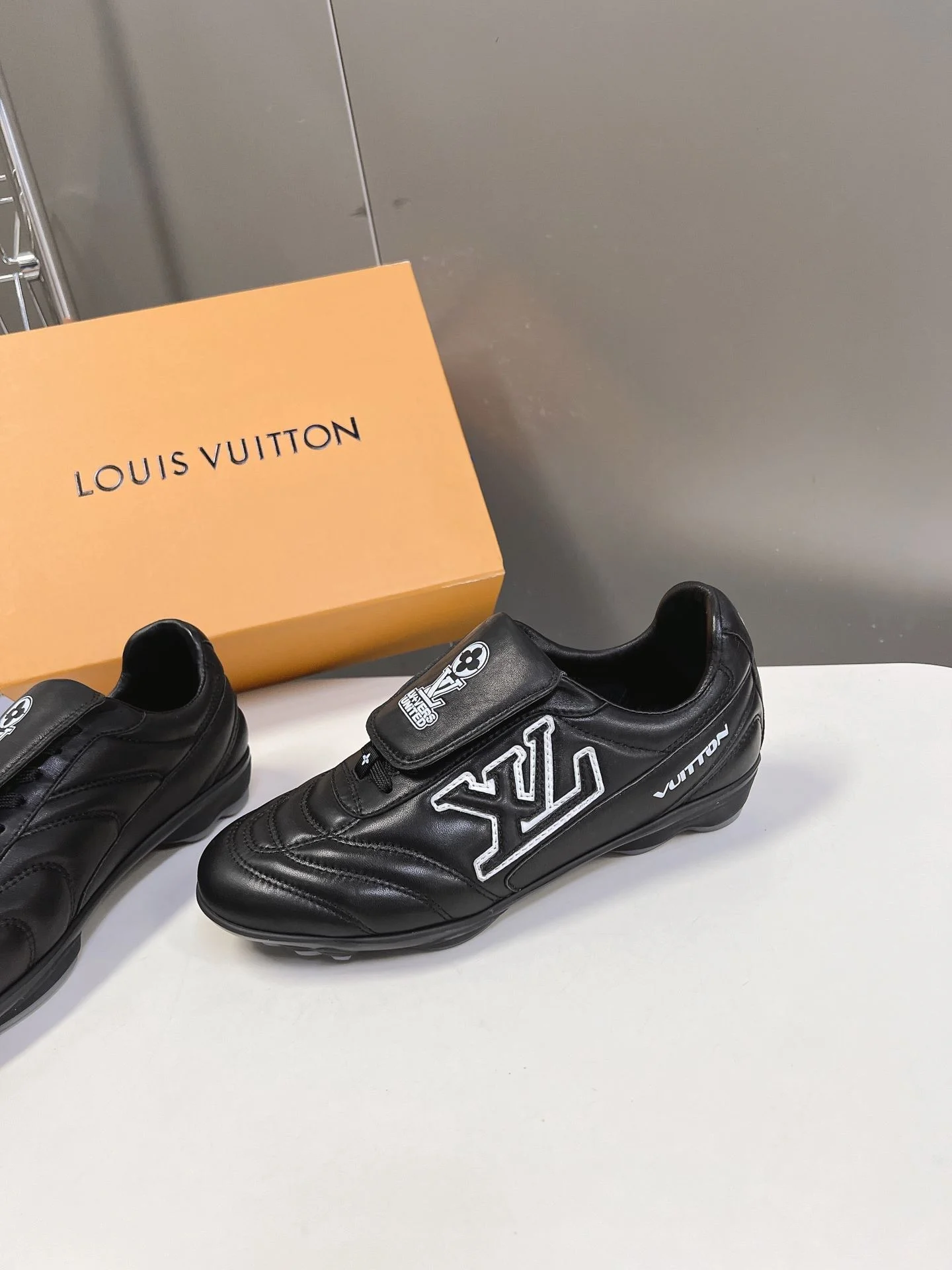 Louis Vuitton Low Shoes EyeCatching 31222