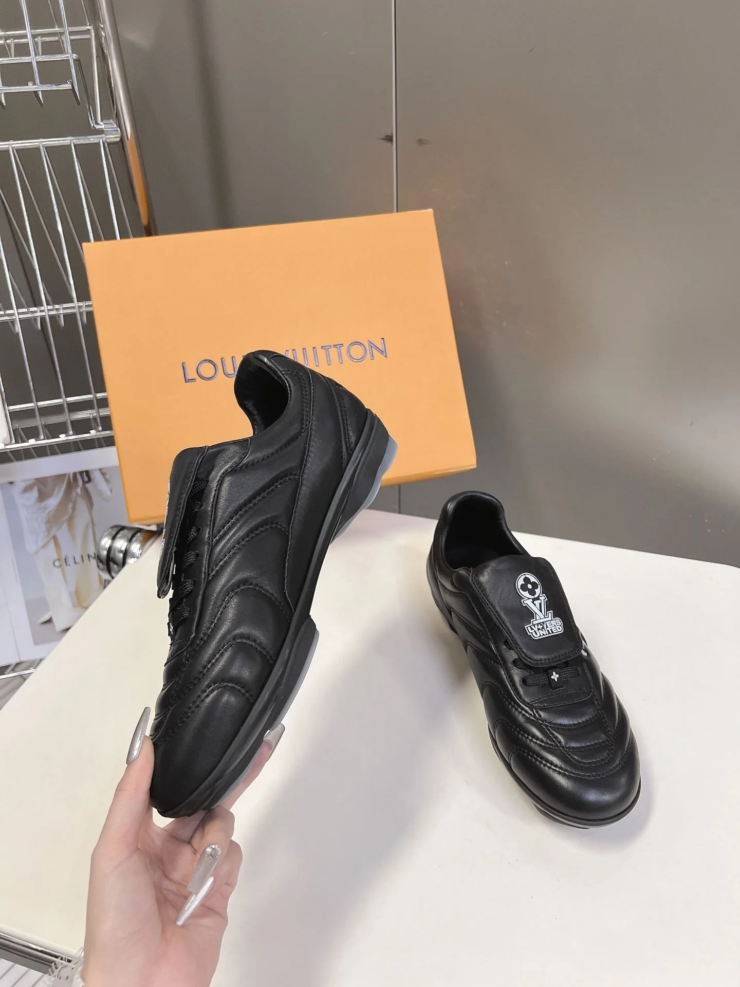 Louis Vuitton Low Shoes EyeCatching 31222