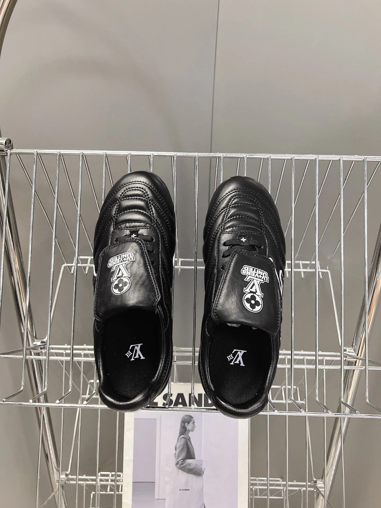 Louis Vuitton Low Shoes EyeCatching 31222