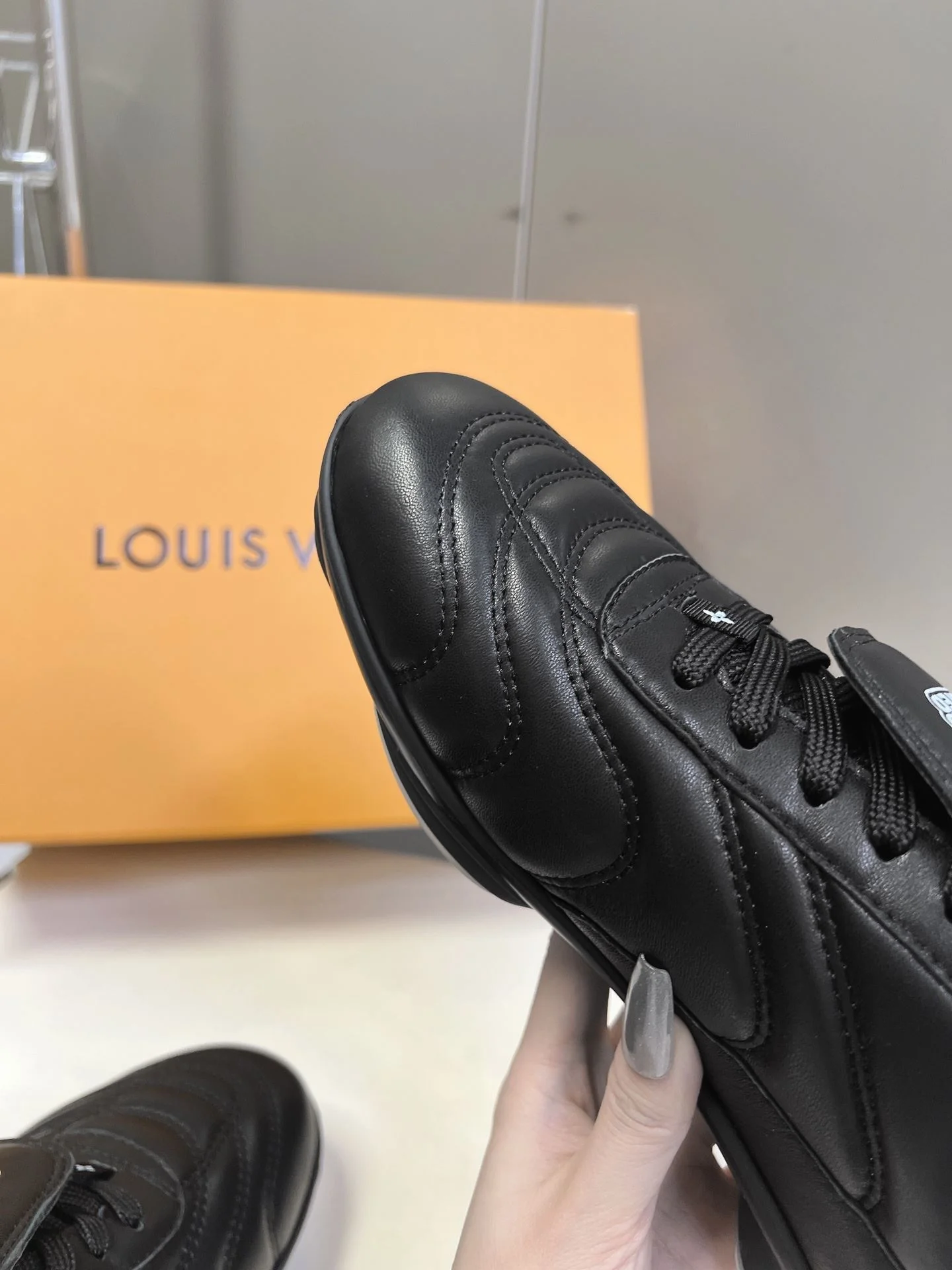 Louis Vuitton Low Shoes EyeCatching 31222