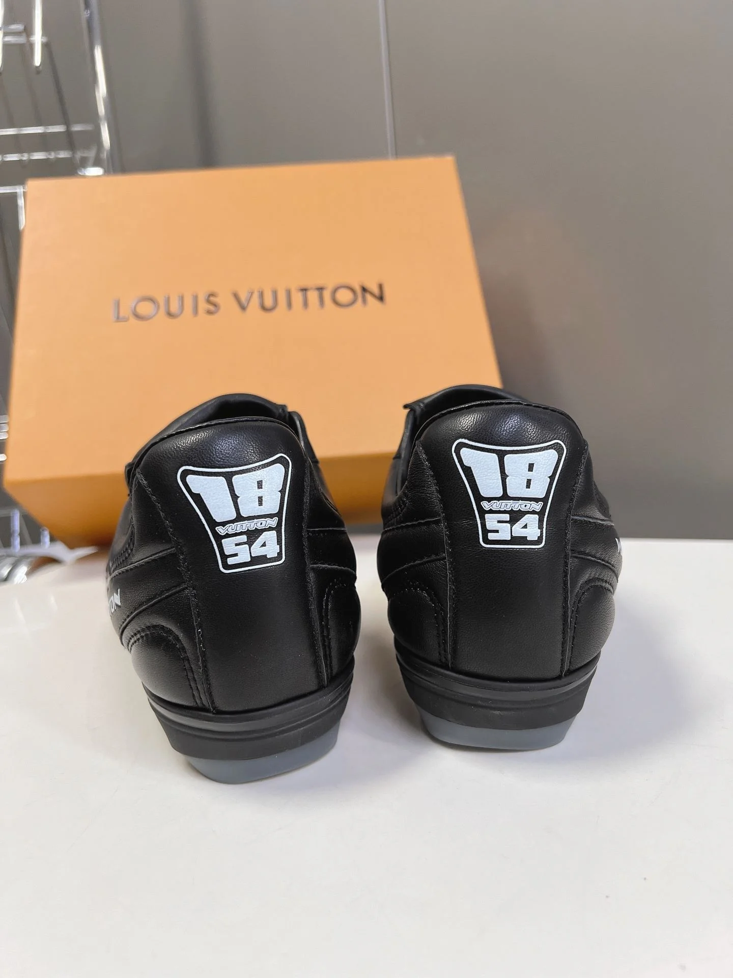 Louis Vuitton Low Shoes EyeCatching 31222