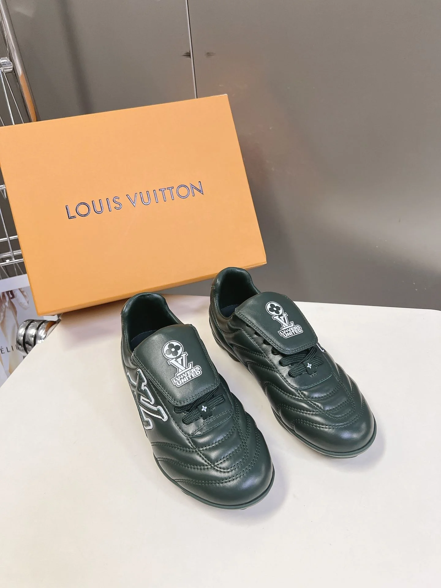 Louis Vuitton Low Shoes Original 31219