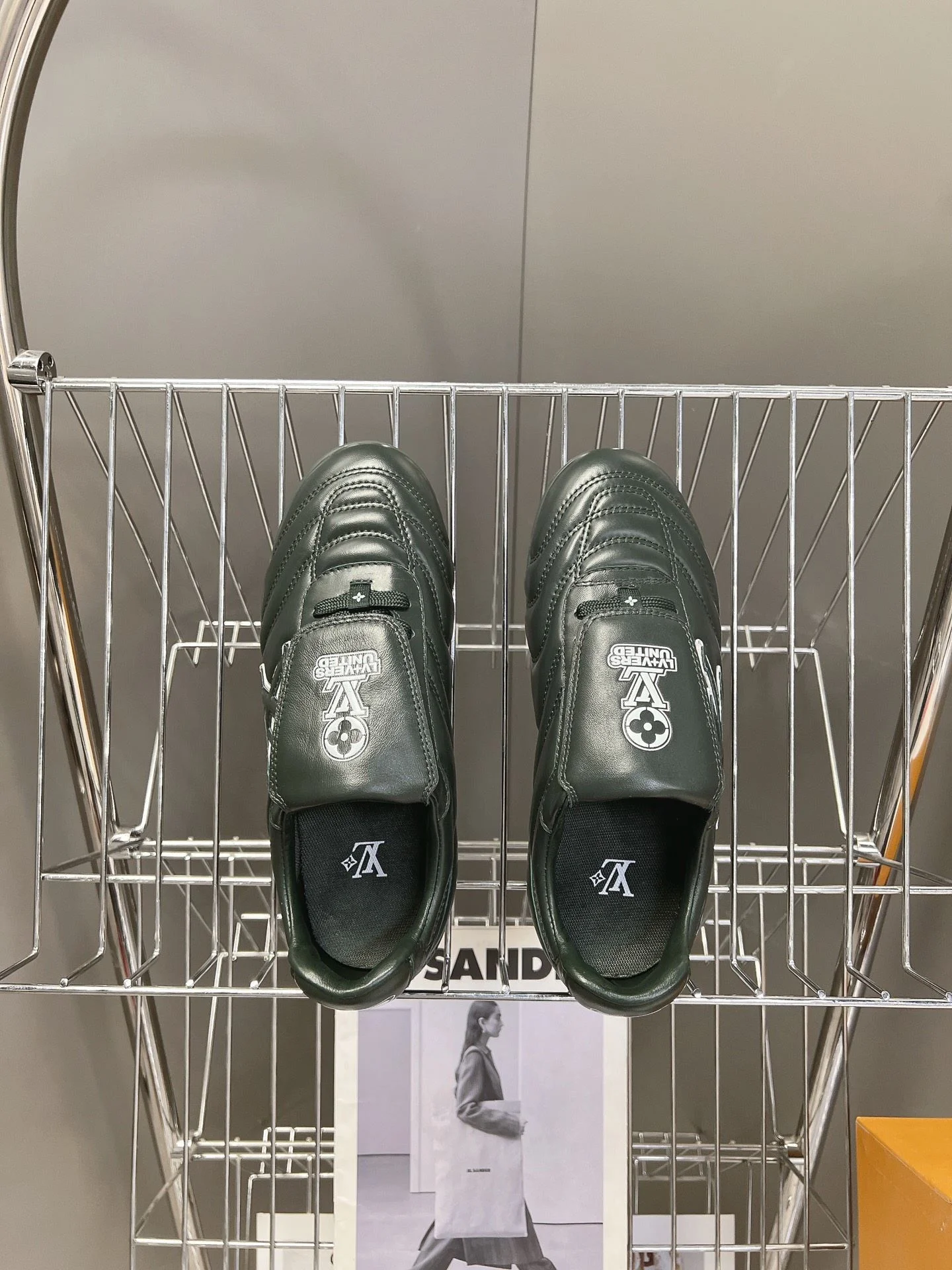 Louis Vuitton Low Shoes Original 31219