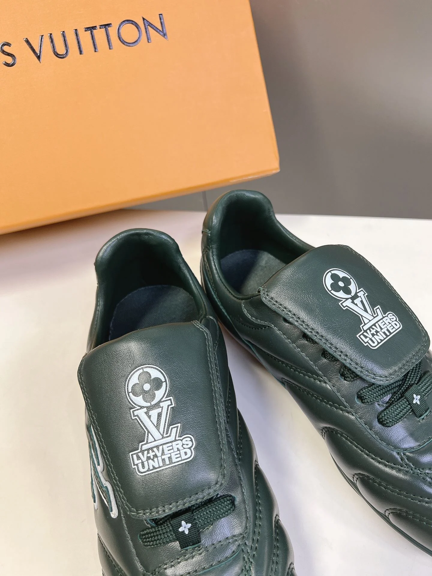 Louis Vuitton Low Shoes Original 31219