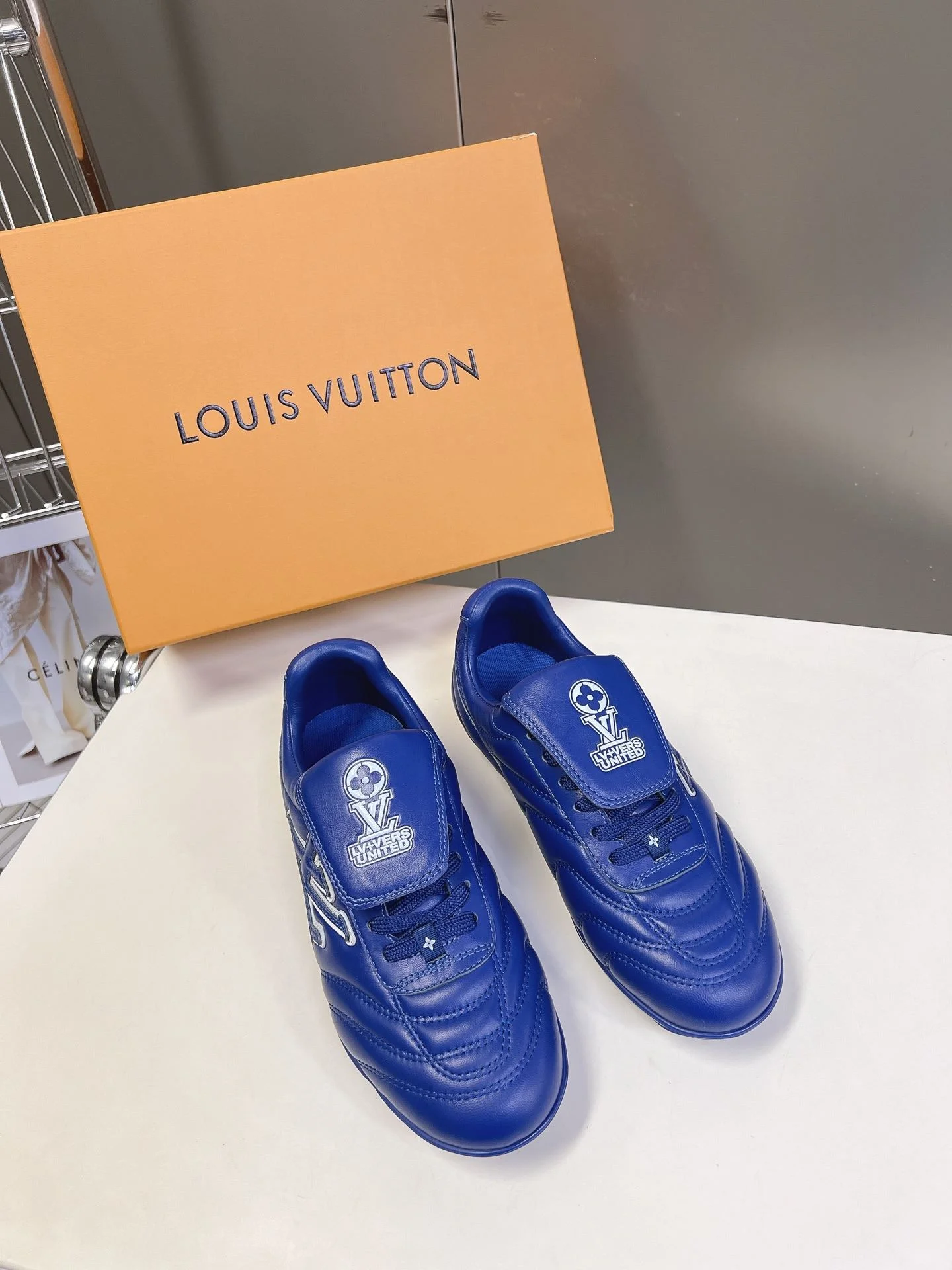 Louis Vuitton Low Shoes Lightweight 31227