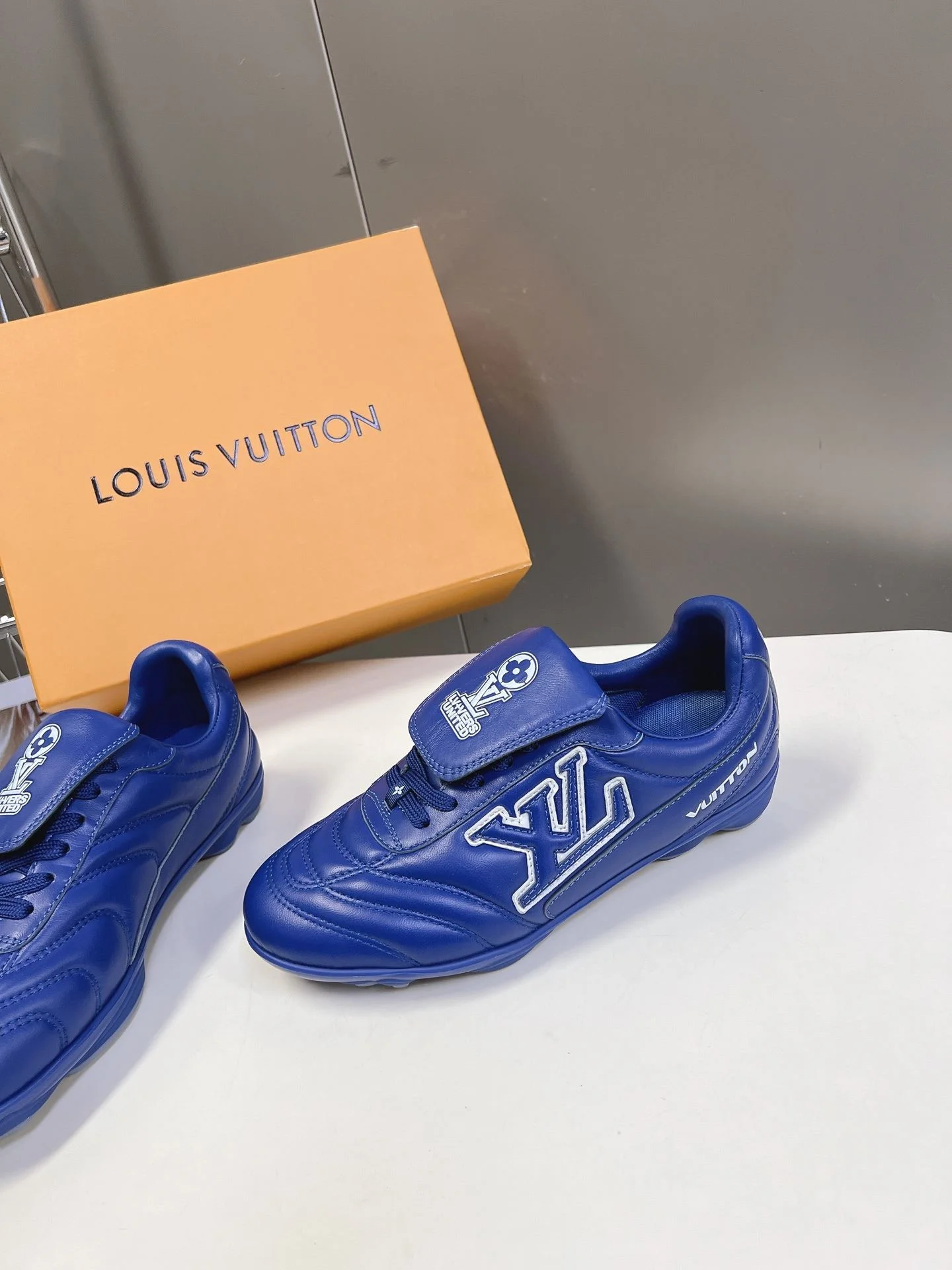 Louis Vuitton Low Shoes Lightweight 31227