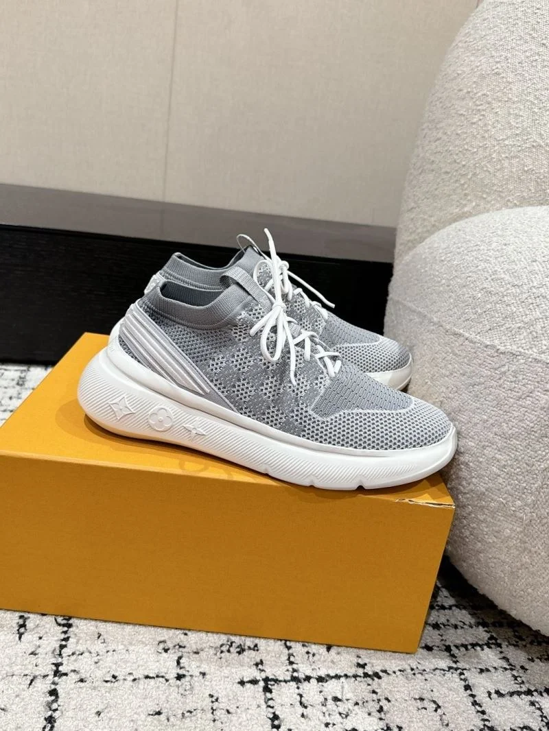 Fashionable Louis Vuitton Low Shoes 31212