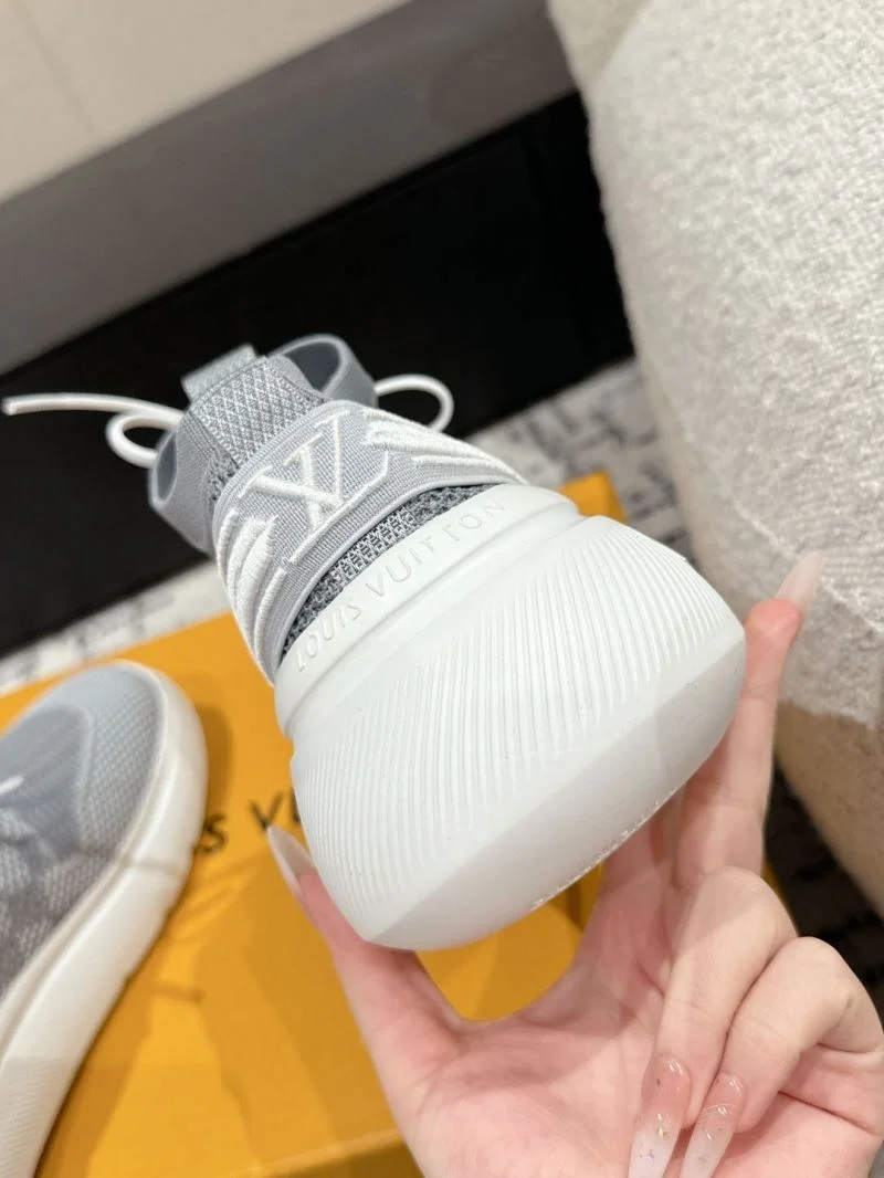 Fashionable Louis Vuitton Low Shoes 31212
