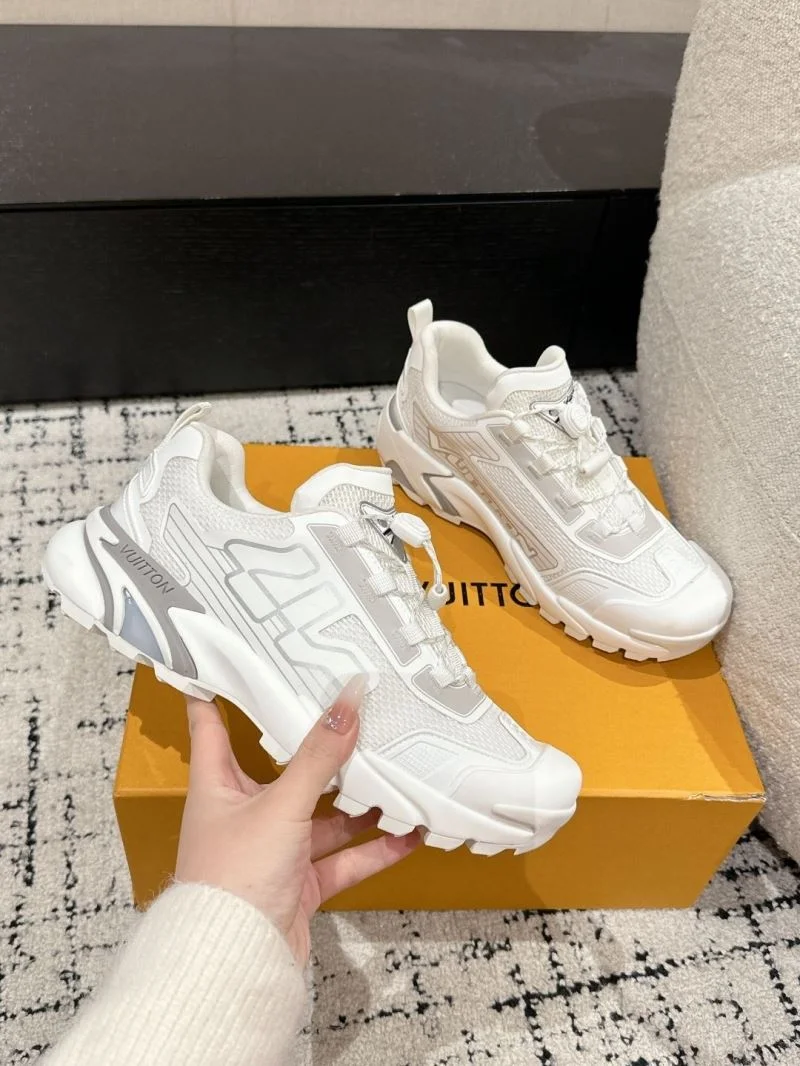Louis Vuitton Low Shoes Trendsetting 31200