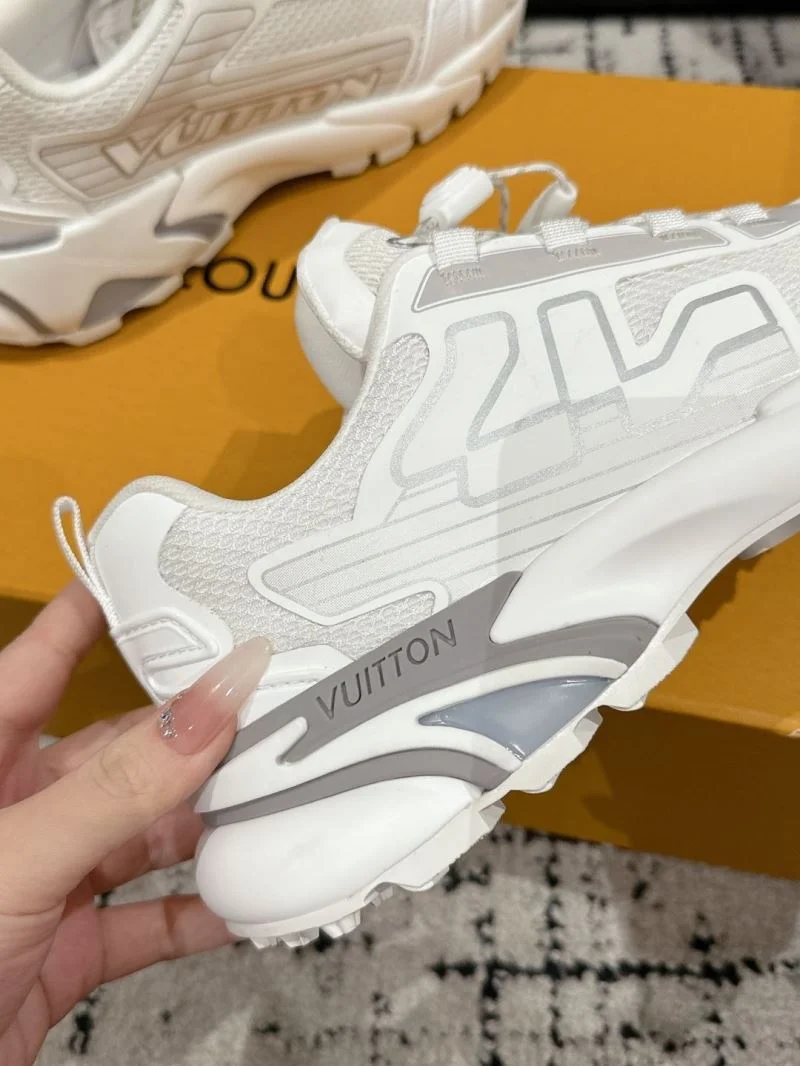 Louis Vuitton Low Shoes Trendsetting 31200