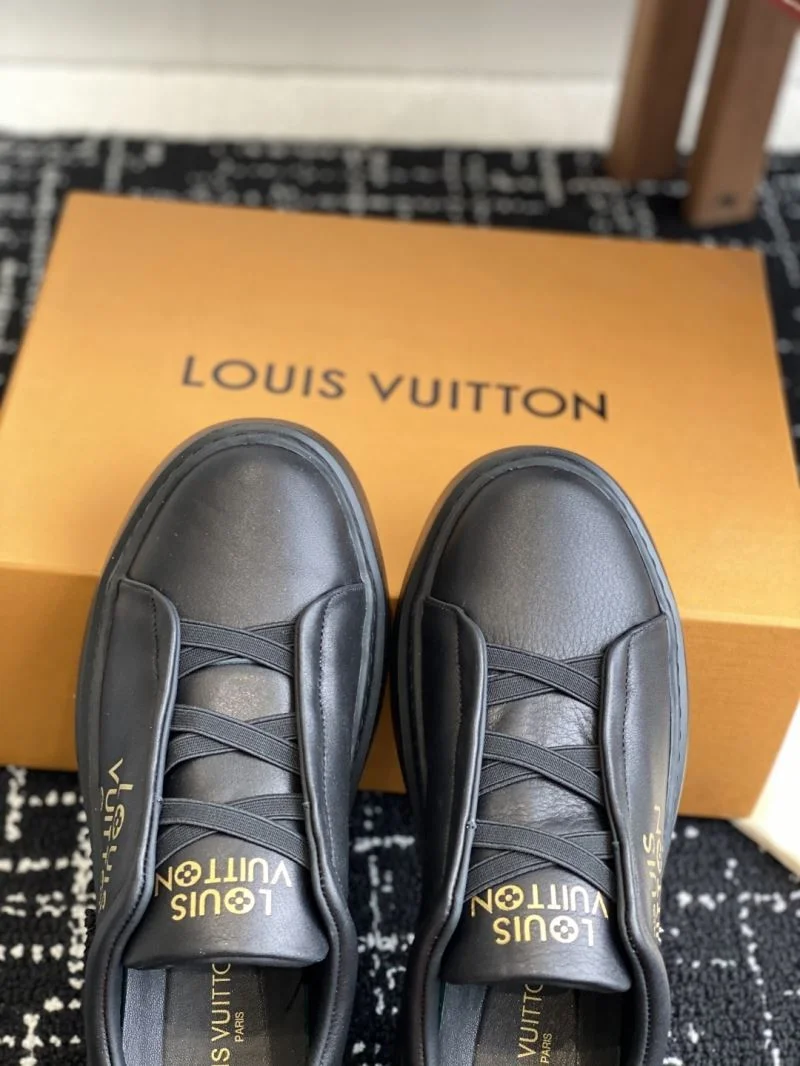 Timeless Louis Vuitton Low Shoes 31169
