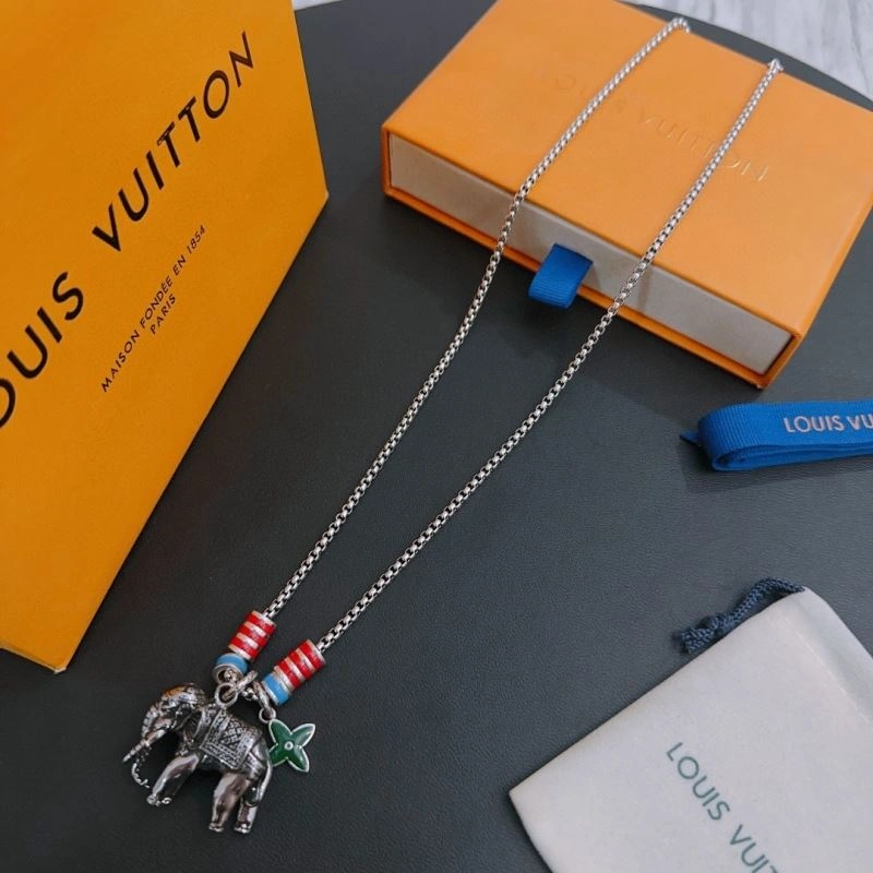 Bold Louis Vuitton Necklaces 251380