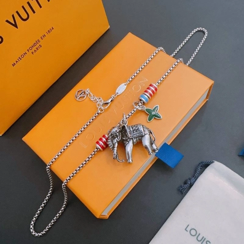 Bold Louis Vuitton Necklaces 251380