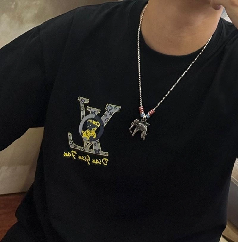 Bold Louis Vuitton Necklaces 251380