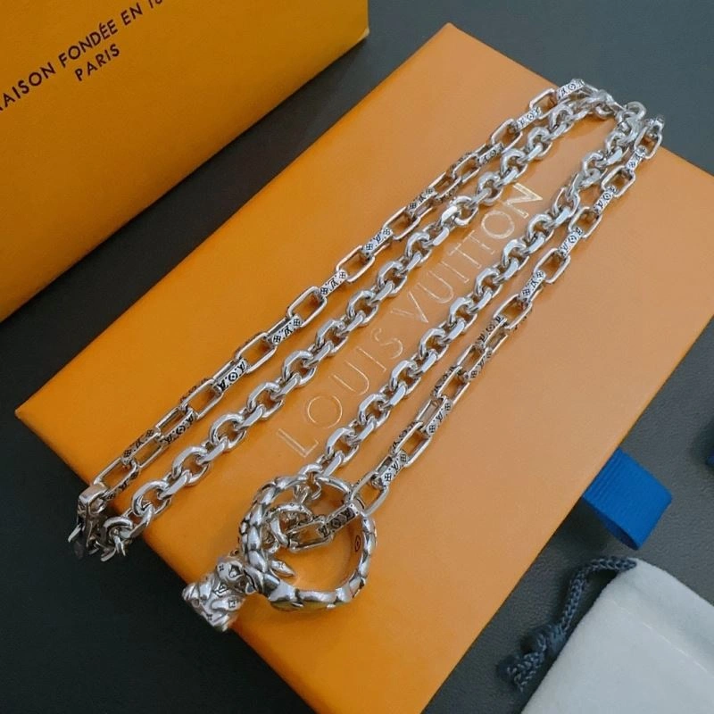 MultiPurpose Louis Vuitton Necklaces 251372