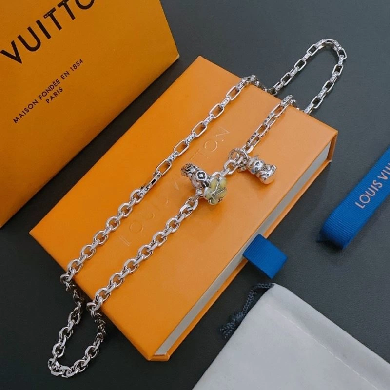MultiPurpose Louis Vuitton Necklaces 251372