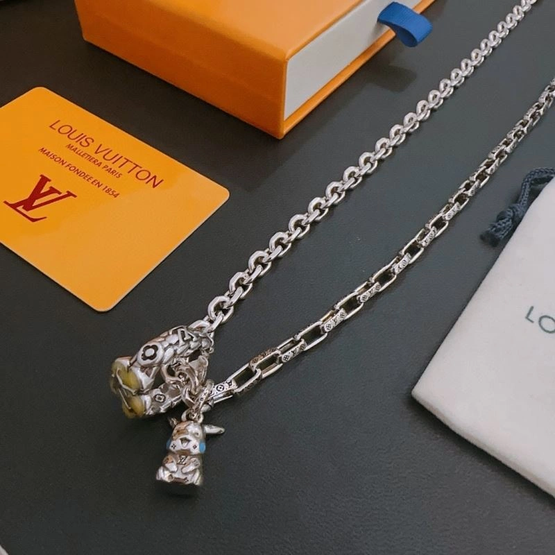 MultiPurpose Louis Vuitton Necklaces 251372