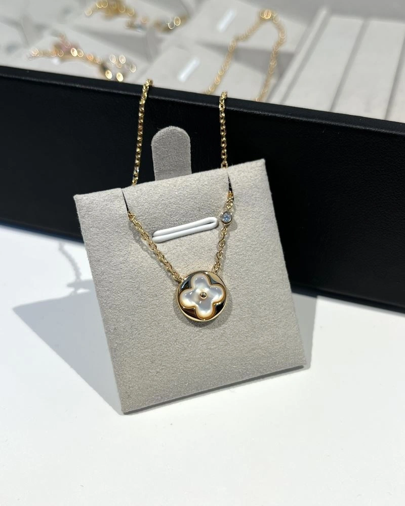 Louis Vuitton Necklaces Durable 251375