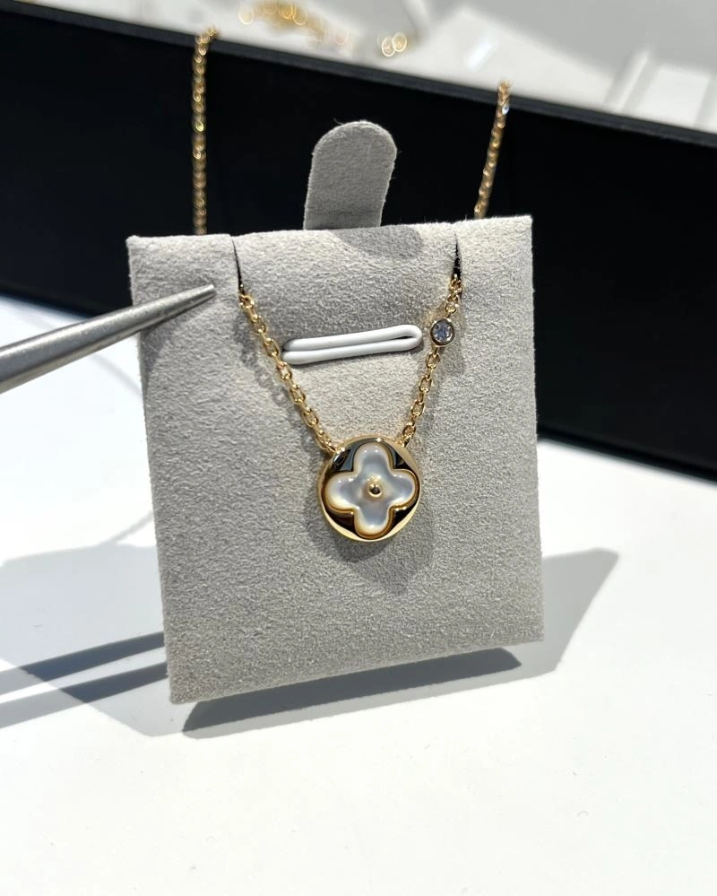 Louis Vuitton Necklaces Durable 251375