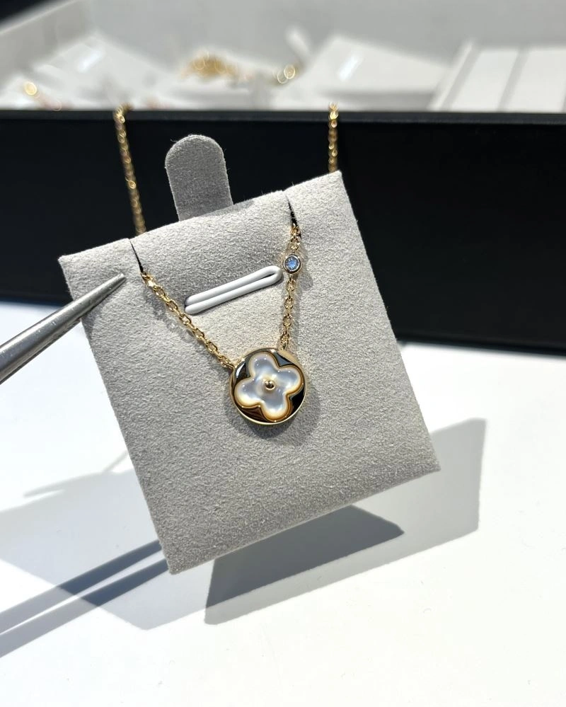 Louis Vuitton Necklaces Durable 251375