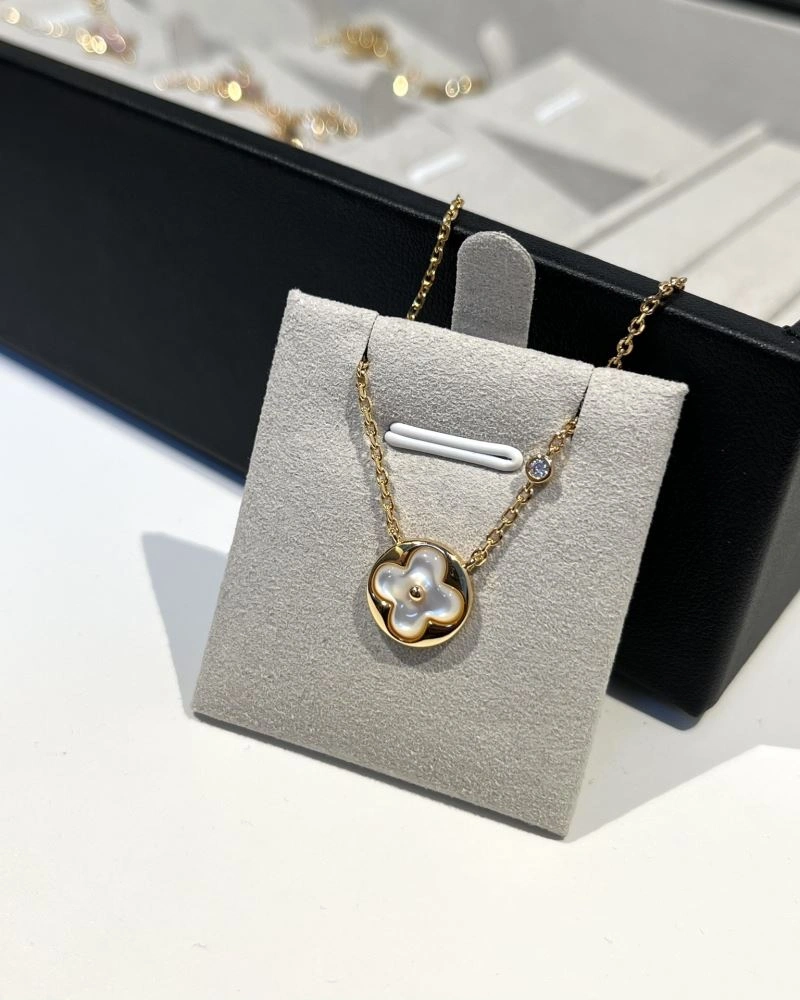 Louis Vuitton Necklaces Durable 251375