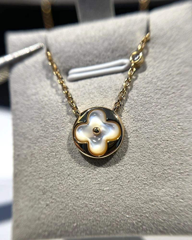 Louis Vuitton Necklaces Durable 251375