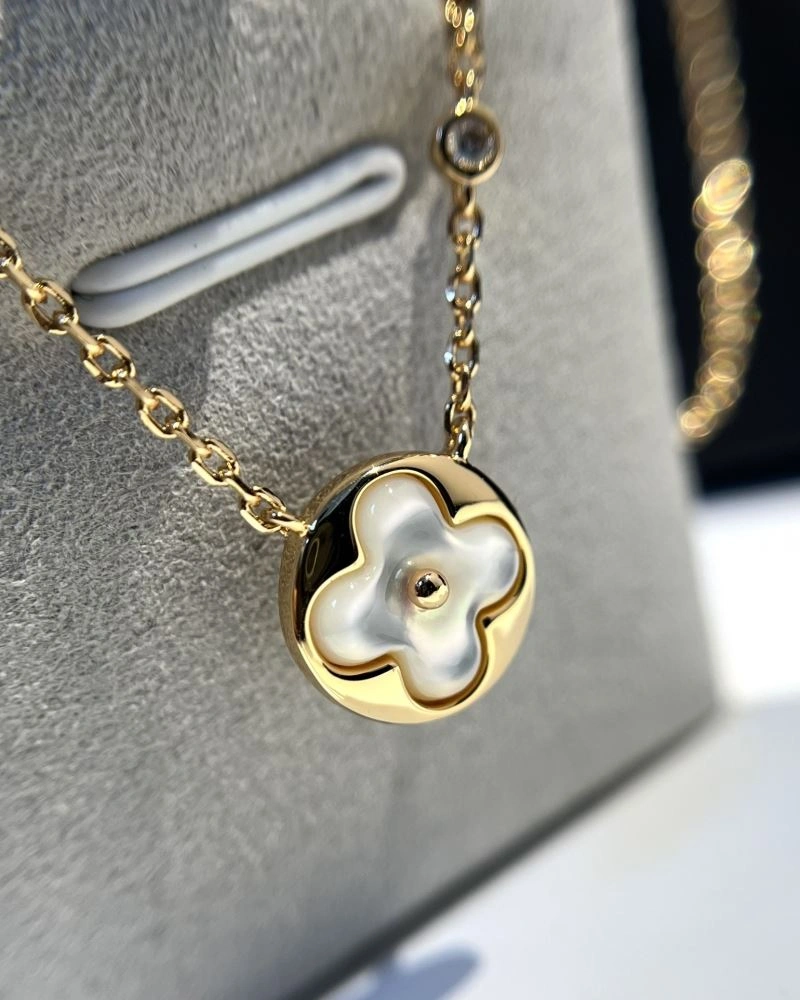 Louis Vuitton Necklaces Durable 251375
