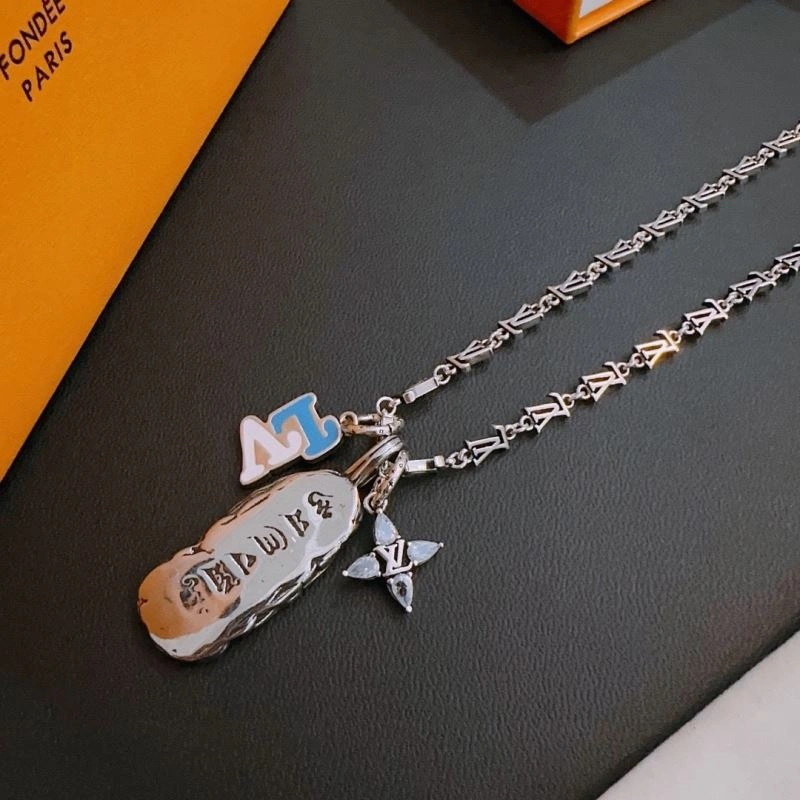 Louis Vuitton Necklaces Sporty 251383
